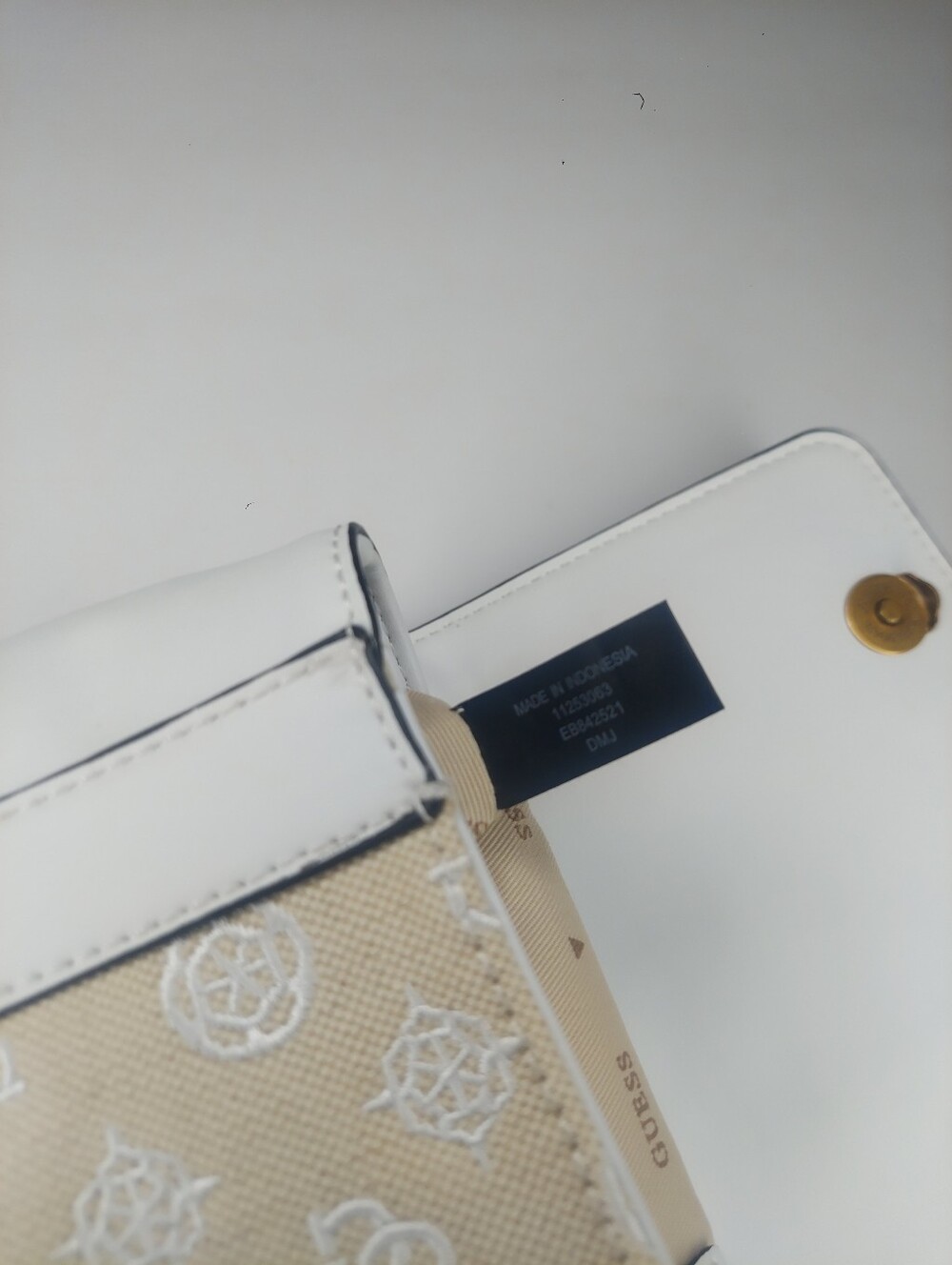 Guess Always convertible Crossbody bag. - Picture 13 of 13